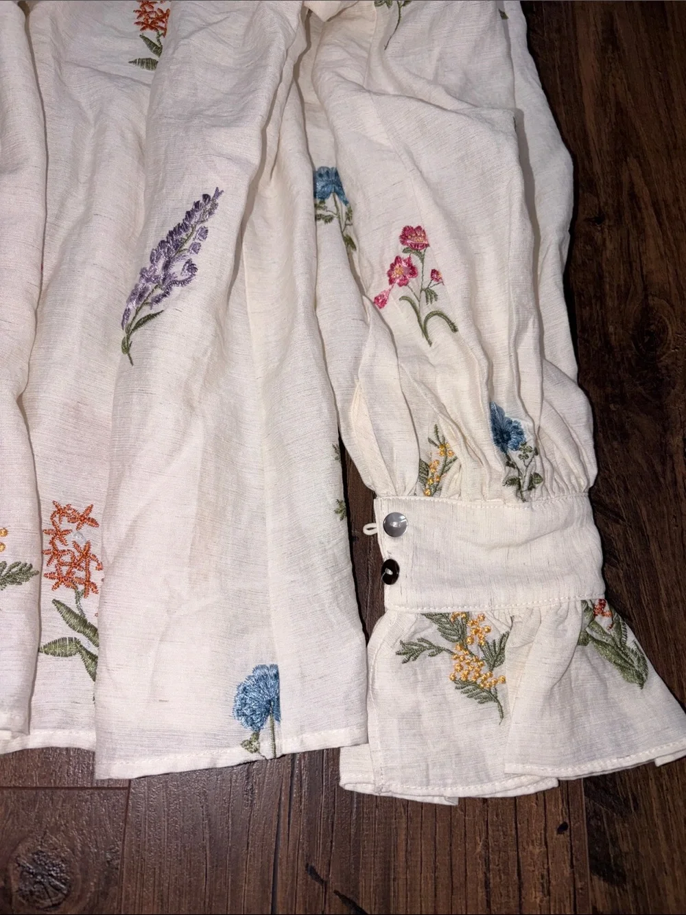 NWT entro Cream Floral Embroidered Button-Front Blouse - Picture 4 of 11